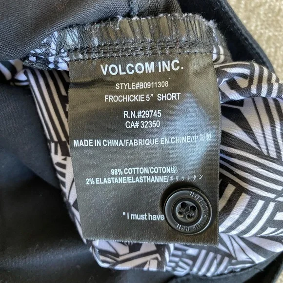 Women’s Volcom Shorts - Picture 6 of 7
